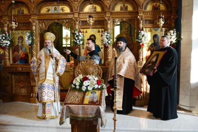 Parastas pentru părinții Mănăstirii Sihăstria – PS Ignatie: „Ei au înduhovnicit țara noastră, au umplut-o de lumină!”