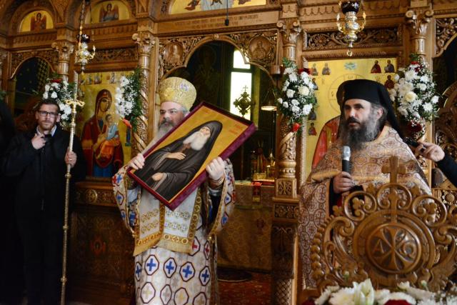 Parastas pentru părinții Mănăstirii Sihăstria – PS Ignatie: „Ei au înduhovnicit țara noastră, au umplut-o de lumină!”