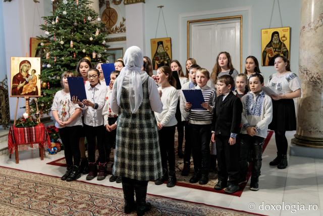 Parohia Drăghești din Vaslui – Colindători la Reședința Mitropolitană 2019