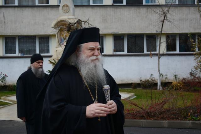 Slujbă arhierească și sfințire de cruce la Biserica studenților din „Tudor Vladimirescu”