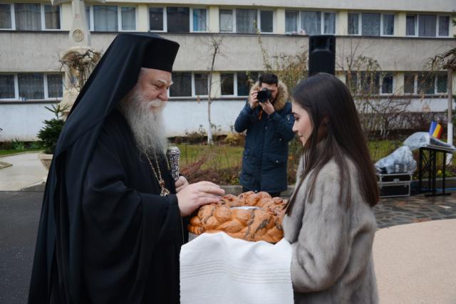 Slujbă arhierească și sfințire de cruce la Biserica studenților din „Tudor Vladimirescu”