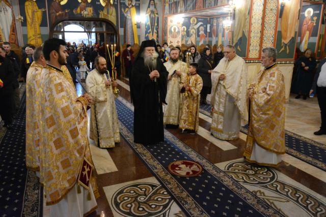 Slujbă arhierească și sfințire de cruce la Biserica studenților din „Tudor Vladimirescu”