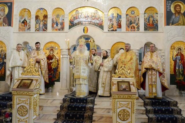 Slujbă arhierească și sfințire de cruce la Biserica studenților din „Tudor Vladimirescu”