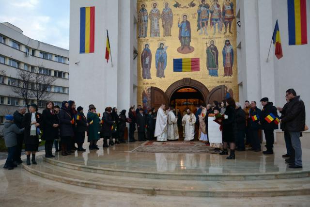 Slujbă arhierească și sfințire de cruce la Biserica studenților din „Tudor Vladimirescu”