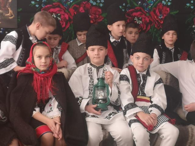 Crăciunul serbat ca odinioară de elevii claselor primare de la Liceul Tehnologic „Ion Nistor” - Vicovu de Sus