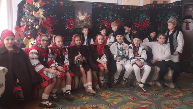 Crăciunul serbat ca odinioară de elevii claselor primare de la Liceul Tehnologic „Ion Nistor” - Vicovu de Sus