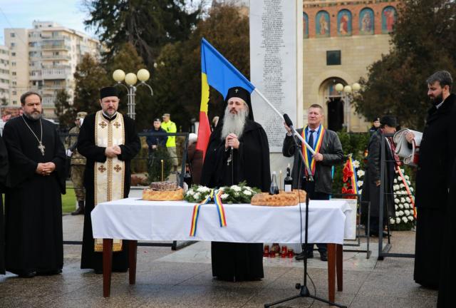 Slujbe de pomenire și procesiune la Monumentul „Crucea Eroilor Neamului”, la Iași