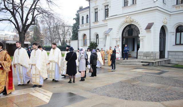 Slujbe de pomenire și procesiune la Monumentul „Crucea Eroilor Neamului”, la Iași