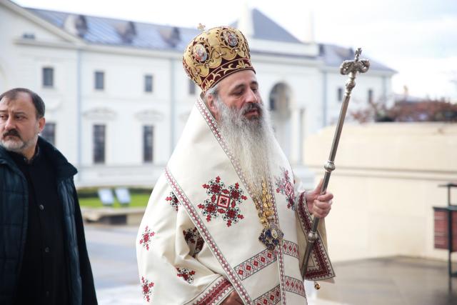 Slujbe de pomenire și procesiune la Monumentul „Crucea Eroilor Neamului”, la Iași