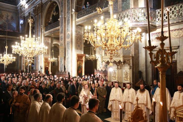 Slujbe de pomenire și procesiune la Monumentul „Crucea Eroilor Neamului”, la Iași