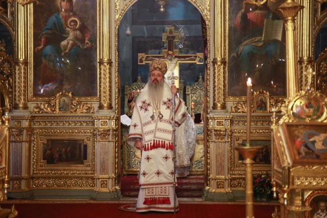 Slujbe de pomenire și procesiune la Monumentul „Crucea Eroilor Neamului”, la Iași