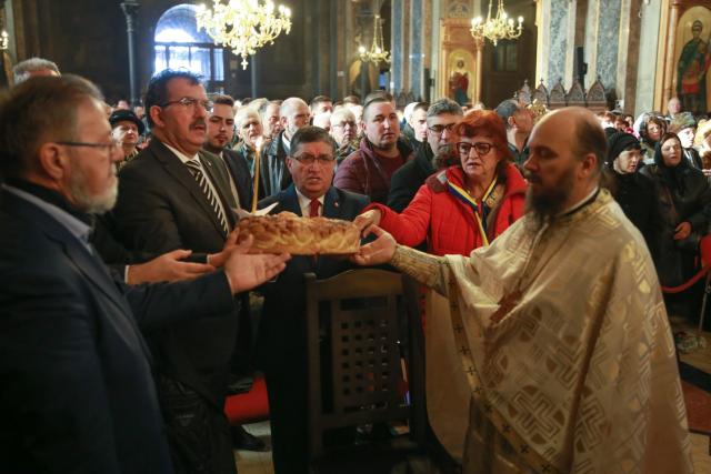 Slujbe de pomenire și procesiune la Monumentul „Crucea Eroilor Neamului”, la Iași