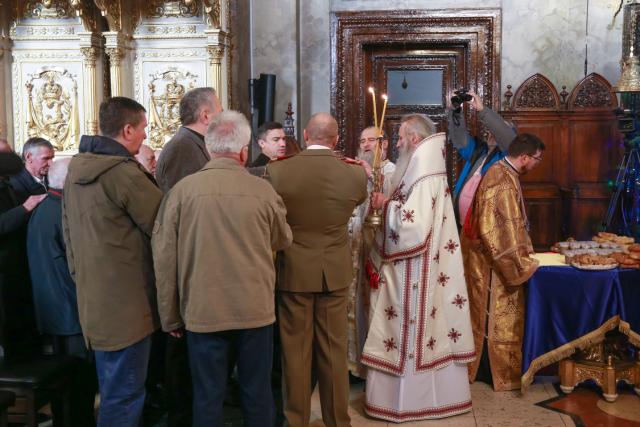 Slujbe de pomenire și procesiune la Monumentul „Crucea Eroilor Neamului”, la Iași