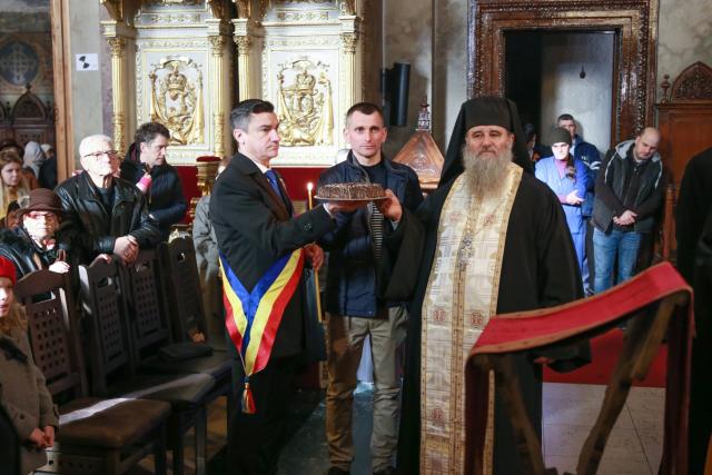 Slujbe de pomenire și procesiune la Monumentul „Crucea Eroilor Neamului”, la Iași