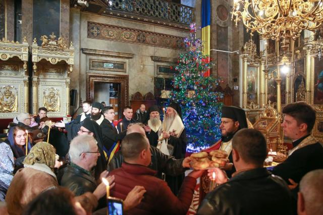 Slujbe de pomenire și procesiune la Monumentul „Crucea Eroilor Neamului”, la Iași