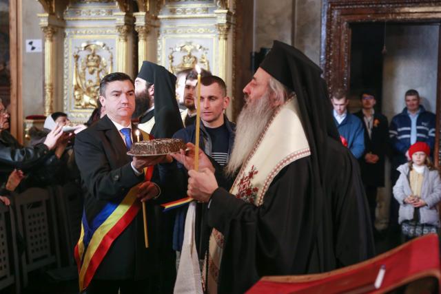 Slujbe de pomenire și procesiune la Monumentul „Crucea Eroilor Neamului”, la Iași