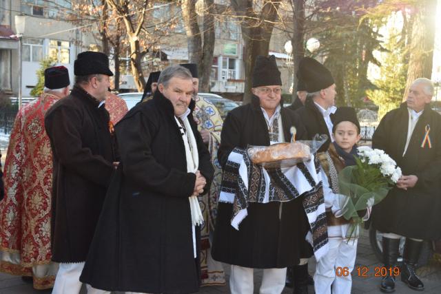 Două slujiri arhierești și manifestări culturale deosebite, la hramul Bisericii „Sfântul Ierarh Nicolae” din Câmpulung Moldovenesc