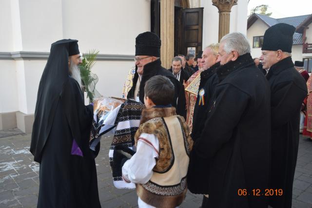 Două slujiri arhierești și manifestări culturale deosebite, la hramul Bisericii „Sfântul Ierarh Nicolae” din Câmpulung Moldovenesc