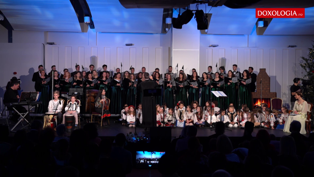 (Video) „Juni buni colindători” – Corala „Universitas”