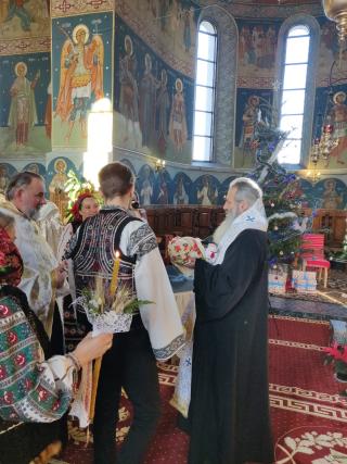 Al cincilea copil al părintelui Iulian Asandei, botezat de IPS Mitropolit Teofan
