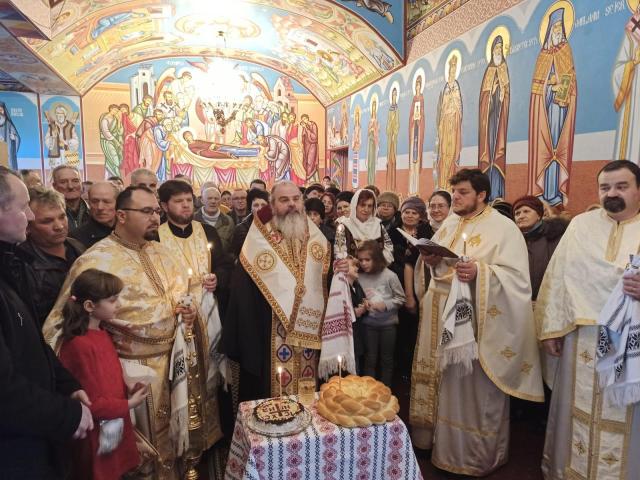 Liturghie arhierească în Parohia Dobrina din Huşi