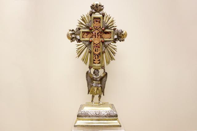 Exponatul lunii ianuarie: Cruce pentru Sfânta Masă