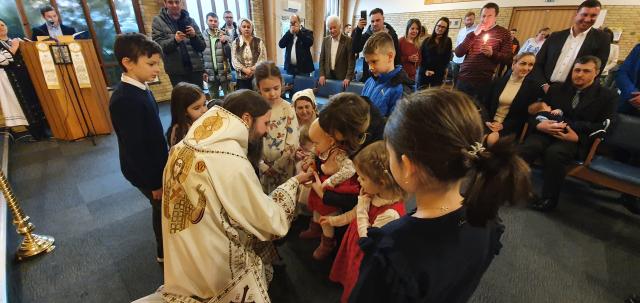 PS Macarie: „Avem nevoie permanent să ne spălăm ochii cu apa binecuvântată a Duhului Sfânt ce curge neîncetat în Biserică, astfel încât să avem o privire curată”
