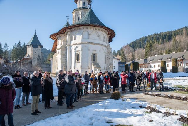 Participanții la Festivalul „Mihai Eminescu” s-au rugat pentru sufletul poetului la Mănăstirea Putna