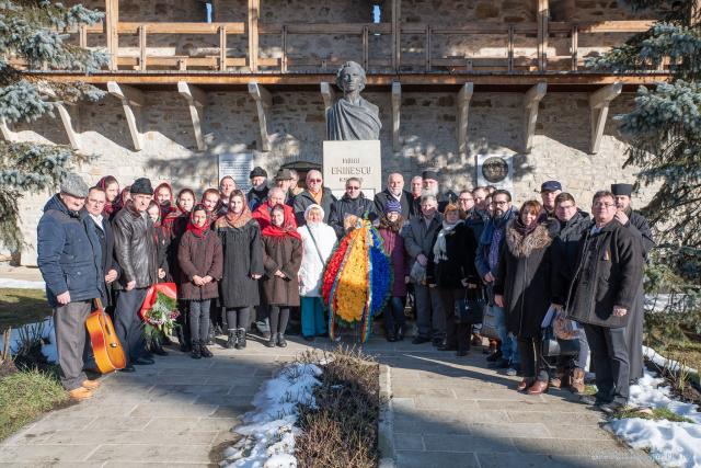 Participanții la Festivalul „Mihai Eminescu” s-au rugat pentru sufletul poetului la Mănăstirea Putna