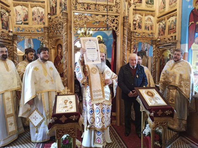 Liturghie arhierească în Parohia Dobrina din Huşi