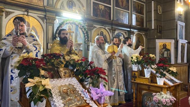 Părinții de la Mănăstirea Putna au mers în satele românești din nordul Bucovinei