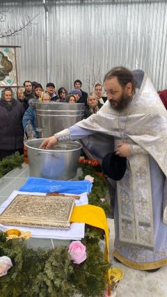 Părinții de la Mănăstirea Putna au mers în satele românești din nordul Bucovinei