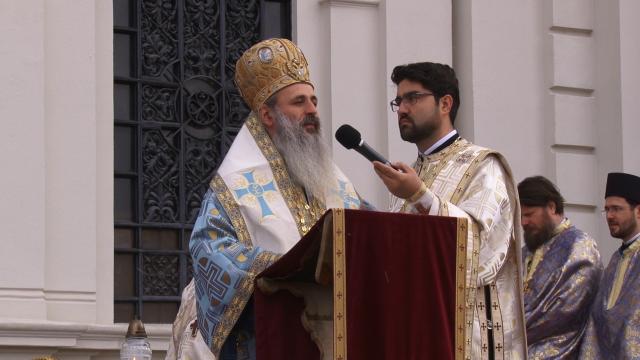 (Video) IPS Teofan: „Aceasta este semnificația botezului: arătarea slavei lui Dumnezeu la râul Iordan!”