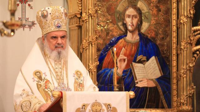 Patriarhul de Anul Nou: Să punem accent mai ales pe partea spirituală / Sf. Vasile, un om deodată duhovnicesc și practic