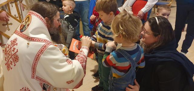 PS Macarie: „Durerea Maicii Domnului lângă crucea Fiului ei a depășit orice durere de mamă din lumea aceasta”