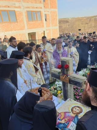 Liturghii arhiereşti la mănăstirile Berzunţi şi Giurgeni