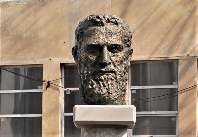 bust Constantin Brâncuși