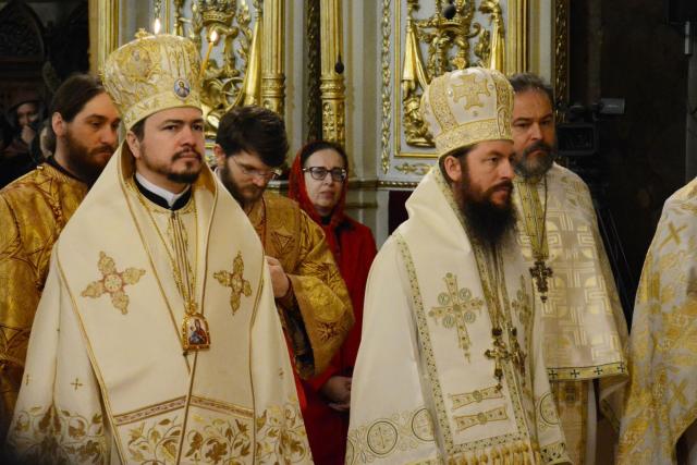 Cinci ierarhi și zeci de clerici au slujit la hramul istoric al Catedralei Mitropolitane din Iași