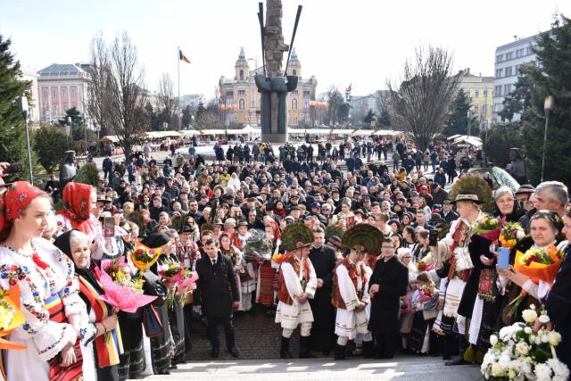 Noul episcop-vicar al Arhiepiscopiei Clujului, hirotonit în prezența a mii de credincioși