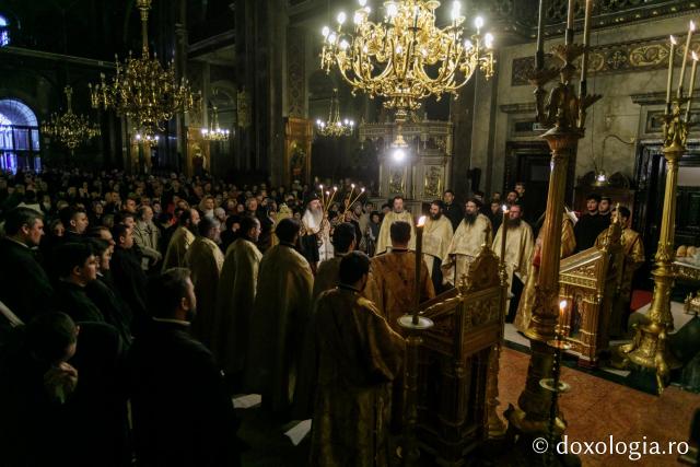 (Foto) Priveghere la praznicul Întâmpinării Domnului, la Catedrala Mitropolitană din Iași 2020