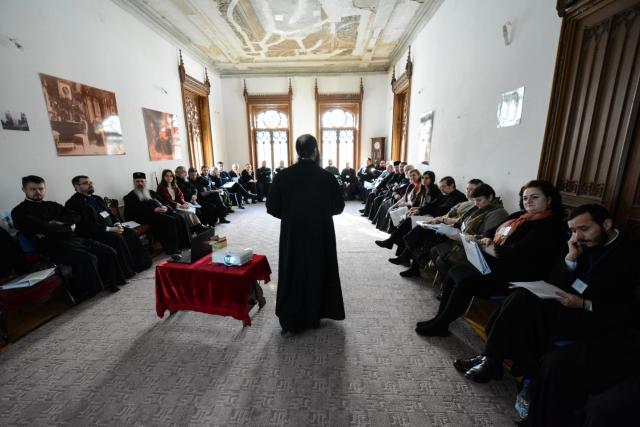 Program de Mentorat pentru elevii seminariști din Arhiepiscopia Iașilor: „Ca să asculți pe cineva cu adevărat presupune și să-l cunoști”