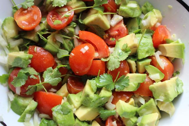 Salată tip guacamole