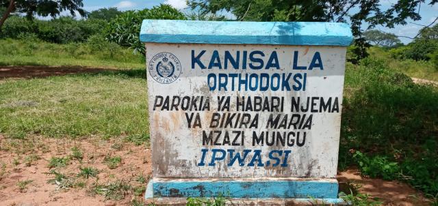 Răspunsuri liturgice la Parohia Ipwasi în trei limbi: swahili, greacă și română