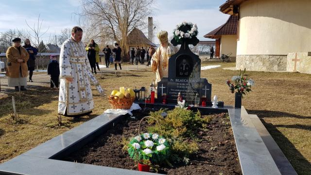 IPS Arhiepiscop Pimen, la Mitocu Dragomirnei: „Cuvintele de învățătură ale mamei și ale tatălui se înrădăcinează în sufletele copiilor”