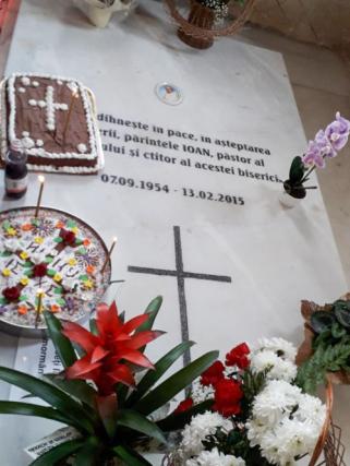 Parastas pentru părintele Ioan Apetroaiei