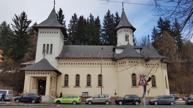 Liturghie arhierească la „Biserica dorneană de sub Runc”