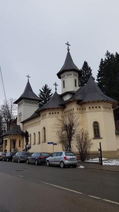 Liturghie arhierească la „Biserica dorneană de sub Runc”