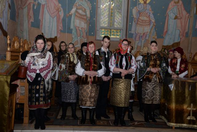 Liturghie arhierească la „Biserica dorneană de sub Runc”
