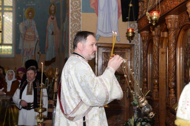 Liturghie arhierească la „Biserica dorneană de sub Runc”