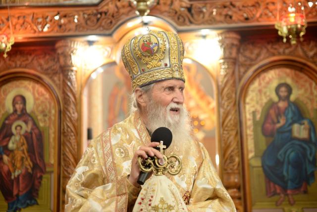 Liturghie arhierească la „Biserica dorneană de sub Runc”